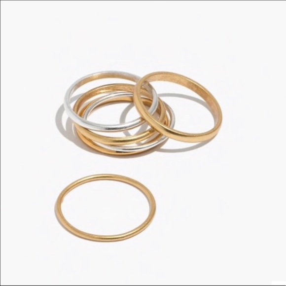 Madewell Jewelry - Madewell delicate stacking ring set